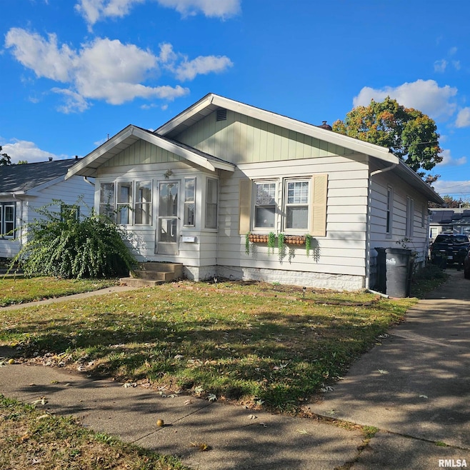 909 Saint Julian St unit 2, Pekin, IL 61554 - photo 1