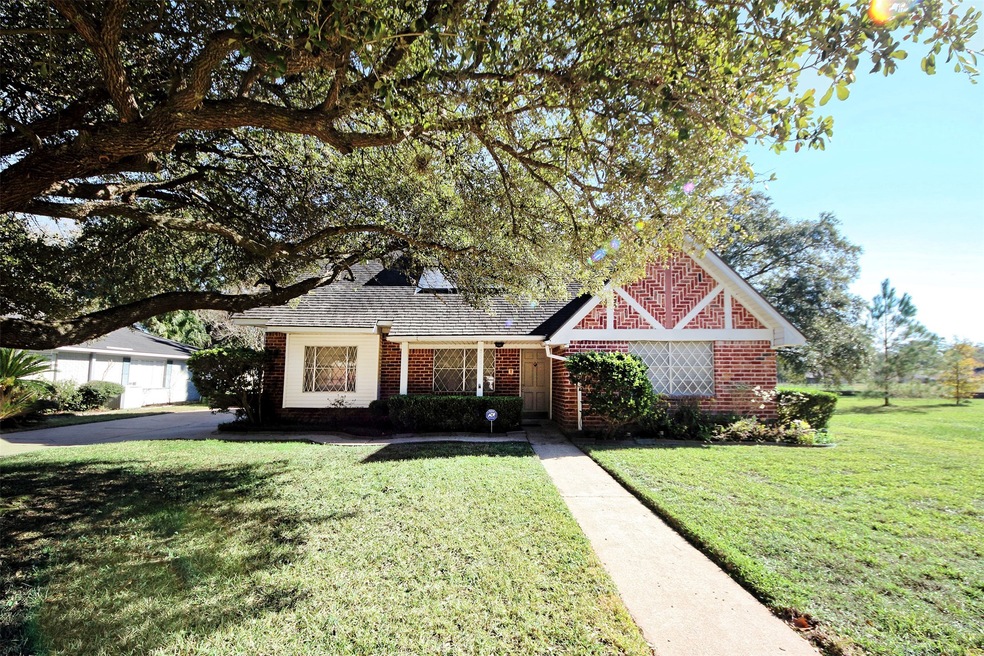 5607 Bent Bough Ln, Houston, TX 77088 - photo 1