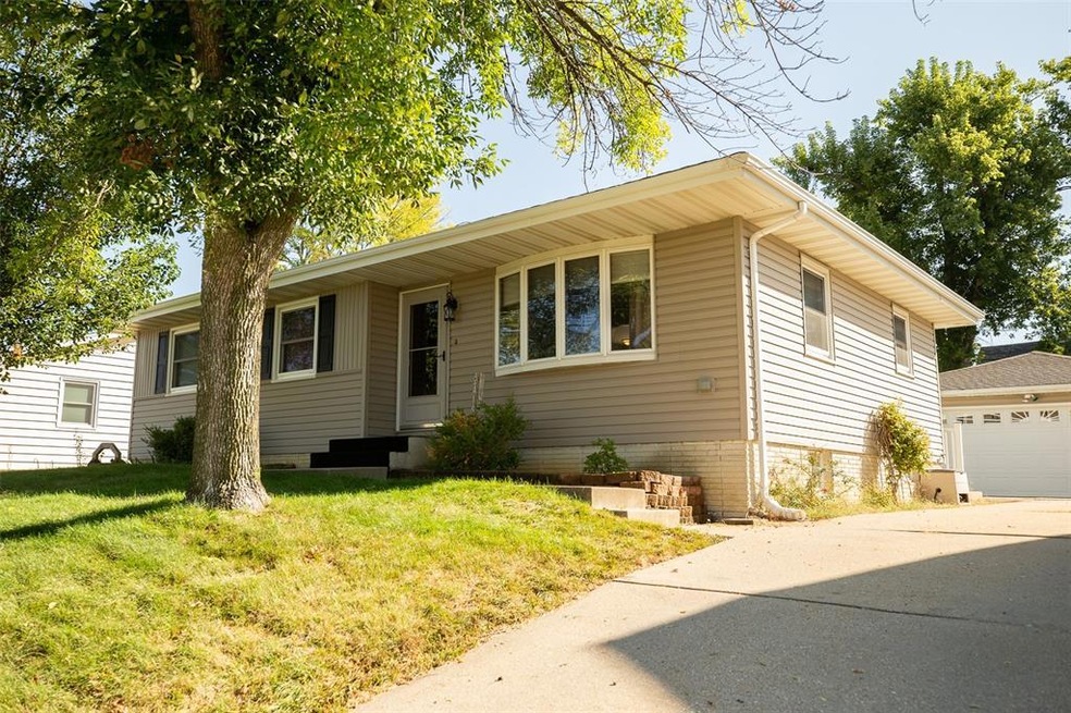 2415 Lori Dr SW, Cedar Rapids, IA 52404 - photo 1