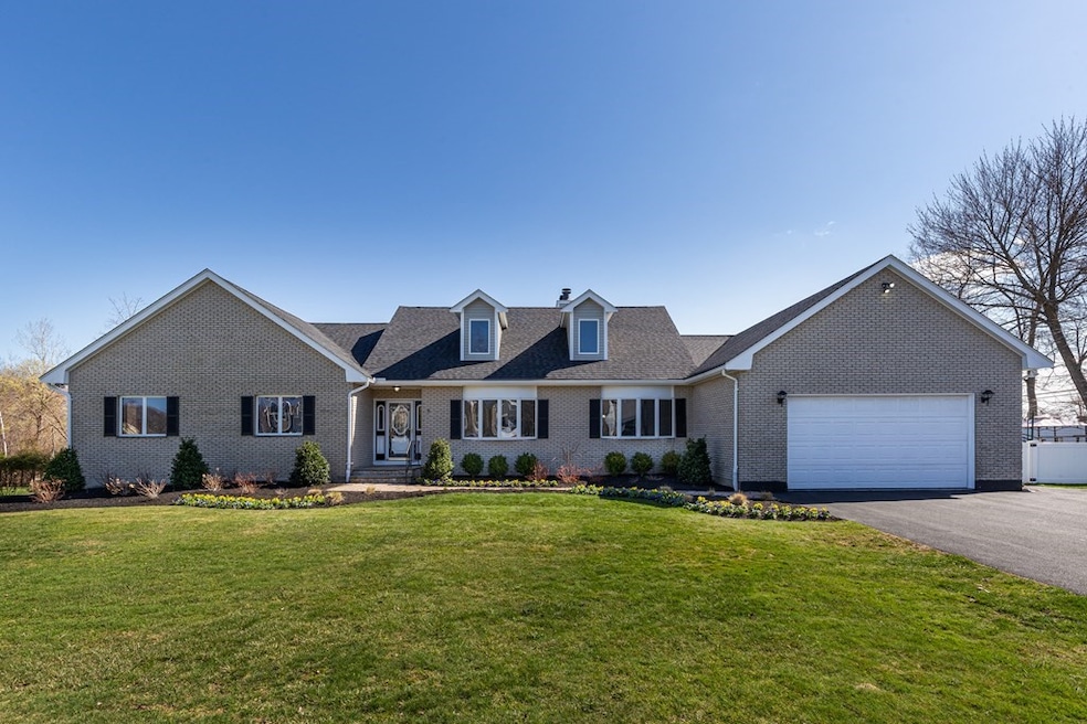 11 Broadmeadow Ln, Abington, MA 02351 - photo 1