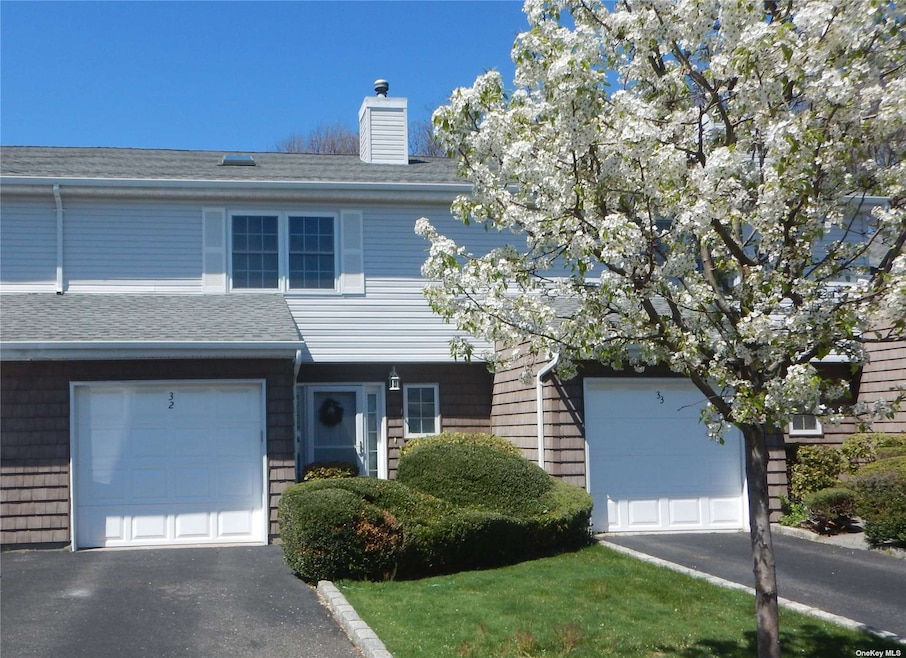 32 Sandy Hill Rd, ComMacK, NY 11725 - photo 1