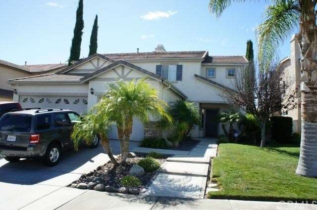 Professionally landscaped/hardscaped front yard - 