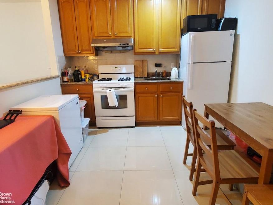 79 Elks Rd unit 1 FL, Elmhurst, NY 11373 - photo 1