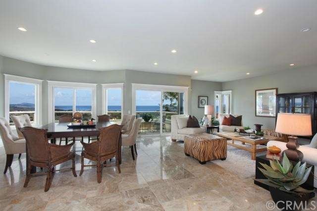 Beautiful Great Room With Stunning Sit-Down Coastl