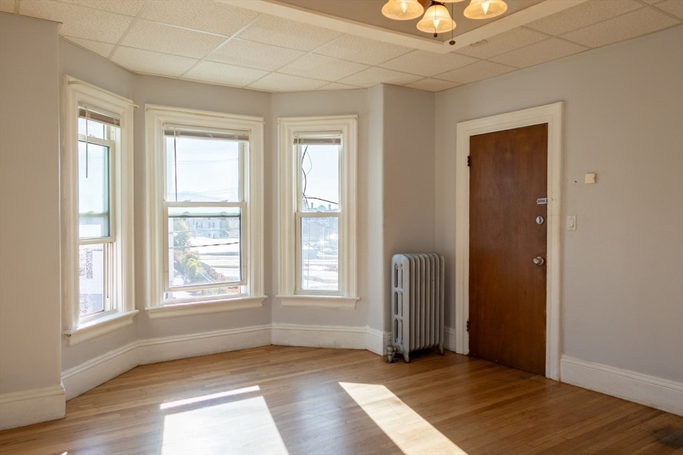 551 Essex St unit 4, Lynn, MA 01902 - photo 1