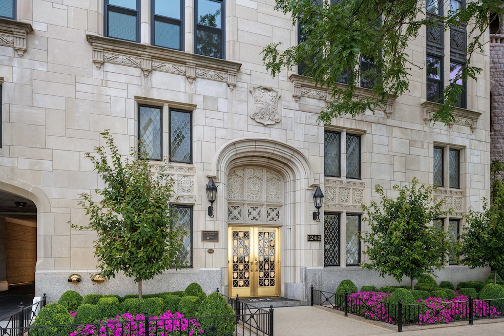1242 N Lake Shore Dr unit 4N, Chicago, IL 60610 - photo 1