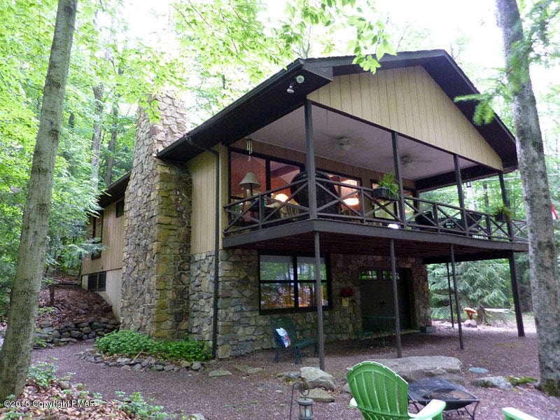 2439 Overlook Ln, Pocono Pines, PA 18350 - photo 1
