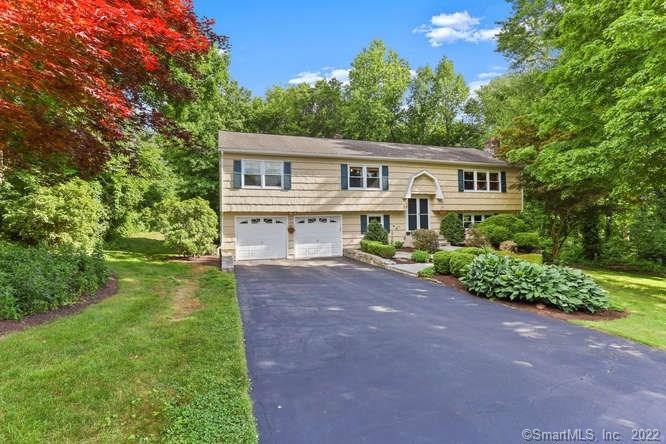 39 Longmeadow Rd, Trumbull, CT 06611 - photo 1