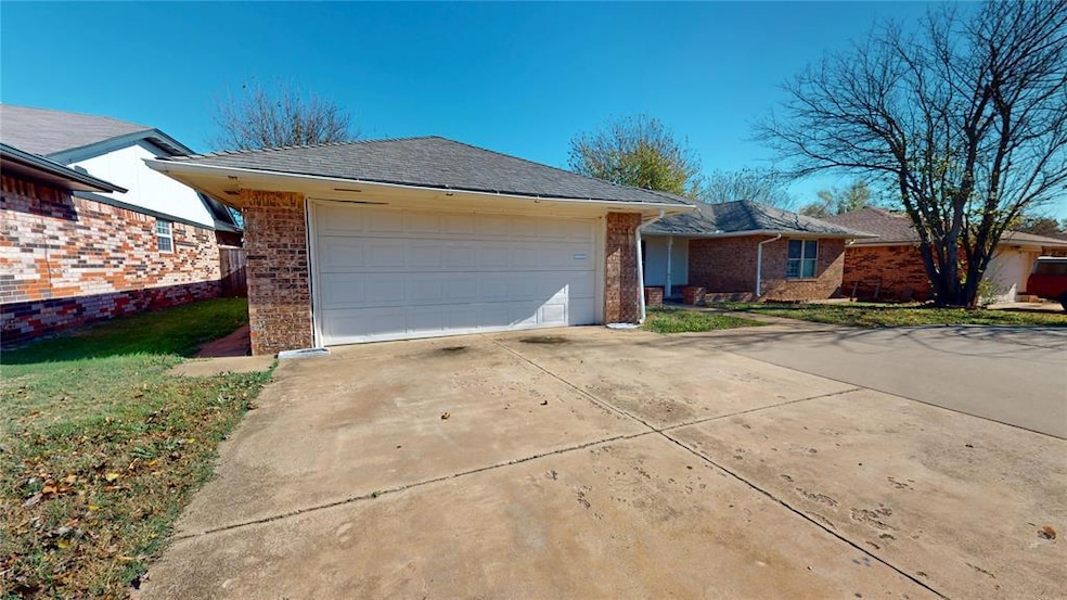 2300 Cowan Place, Moore, OK 73160 - photo 1