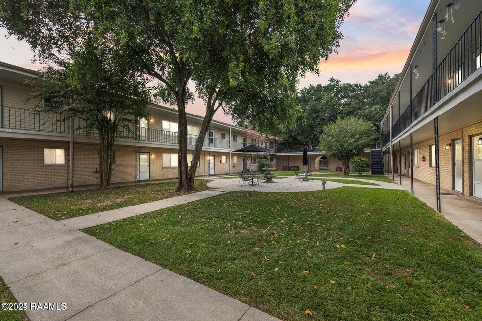 Courtyard Condos 3