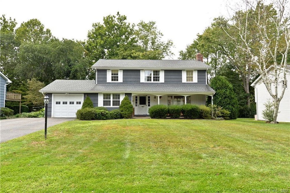 82 Three Lakes Dr, Stamford, CT 06902 - photo 1