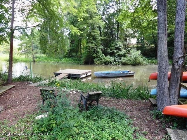 Floating dock on Creek to James River