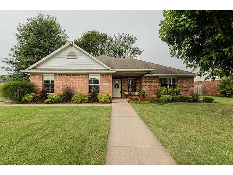 Exterior Front. 3804 SW Maple Rd