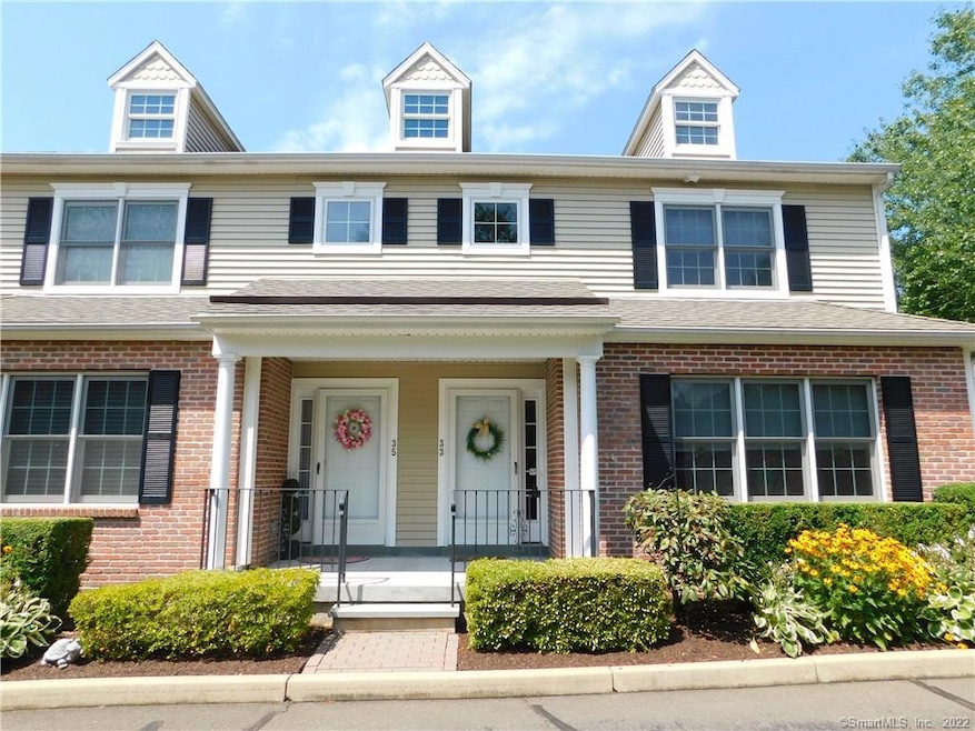 33 Hawthorne Ridge Cir, Trumbull, CT 06611 - photo 1