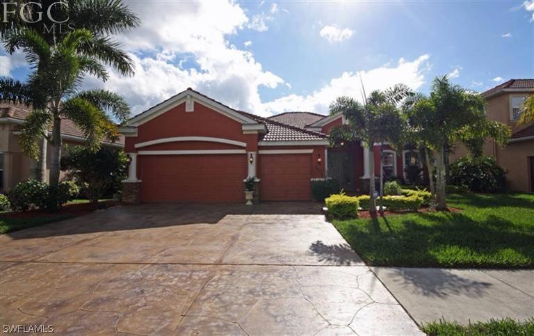 Amazing 4 Bedroom/3 Bath Estate Lakeside Pool Home
