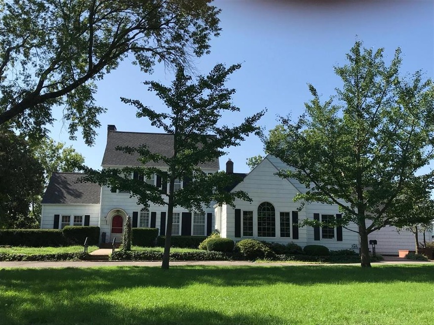 607 Main St, Parsons, KS 67357 - photo 1