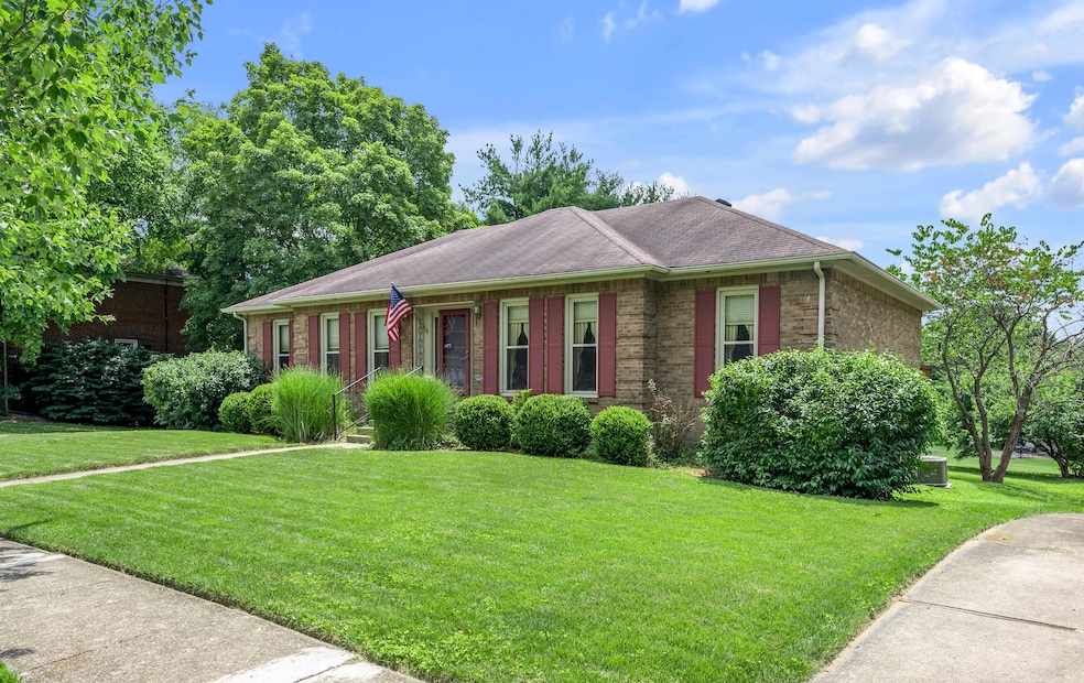 4313 Gum Tree Ln, Lexington, KY 40513 - photo 1