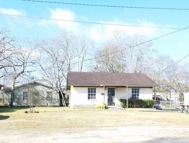 1418 Avenue H, Bay City, TX 77414 - photo 1