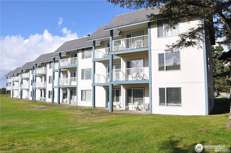 210 26th St NW unit 106, Long Beach, WA 98631 - photo 1