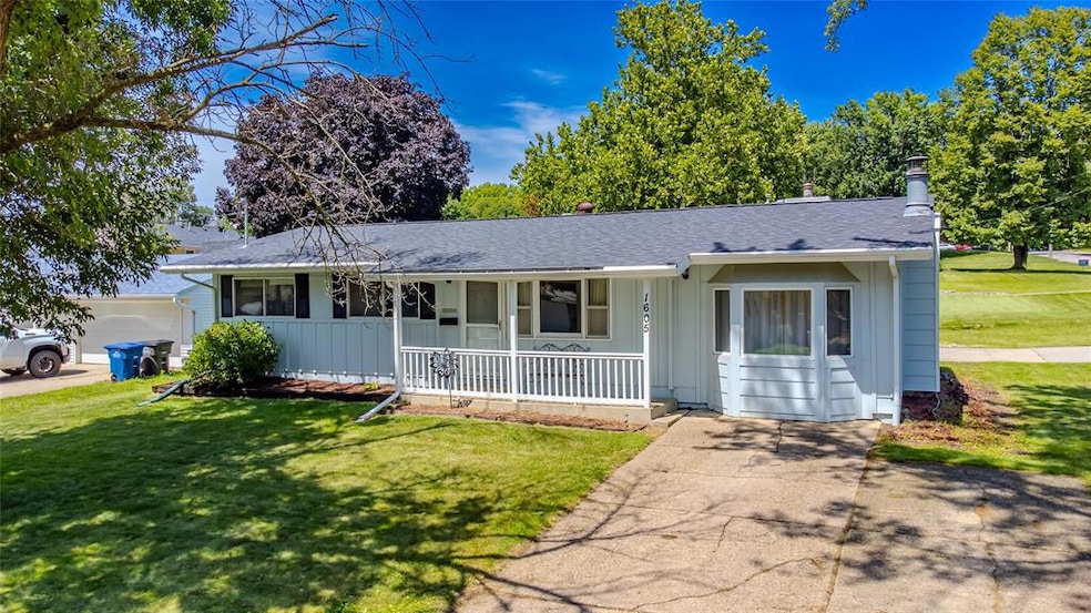 1605 Frazier Ave, Des Moines, IA 50315 - photo 1