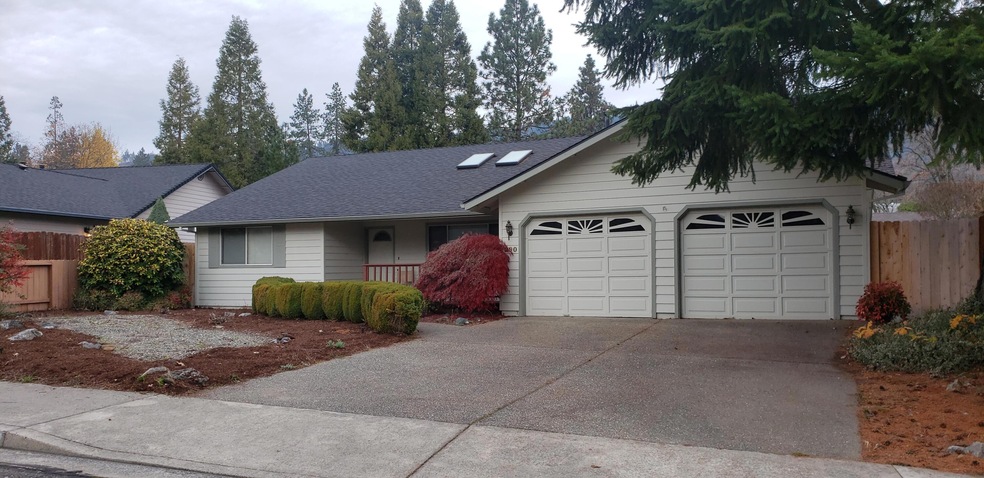 200 NW Sinclair Dr, Grants Pass, OR 97526 - photo 1