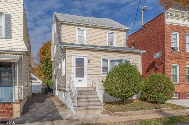 1215 Bergen Ave, Linden, NJ 07036 - photo 1