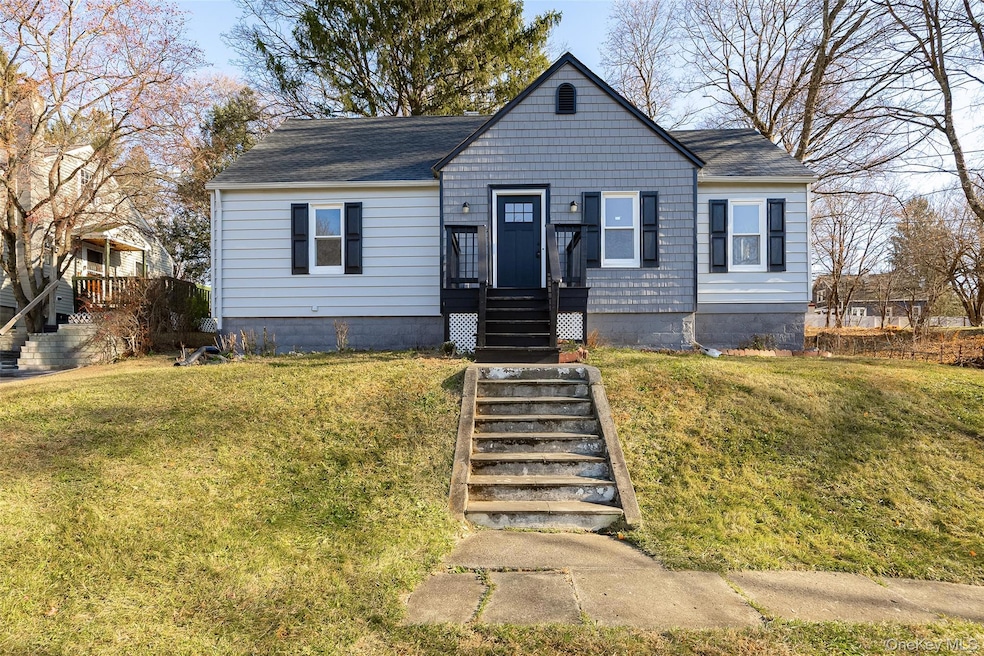 4 Walnut St, Poughkeepsie, NY 12601 - photo 1