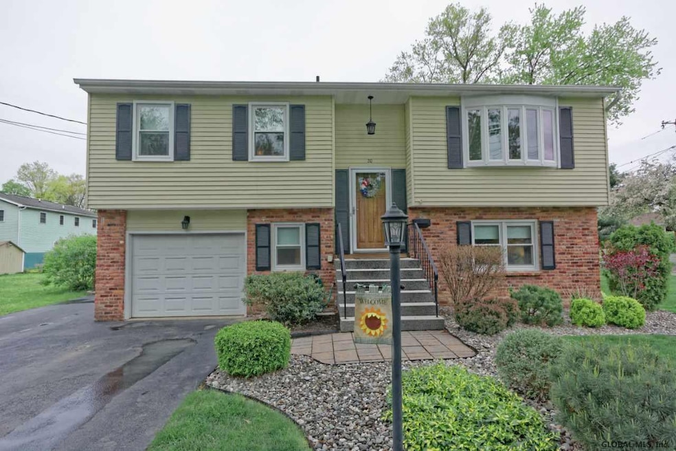 20 Donnelly Dr, Rensselaer, NY 12144 - photo 1