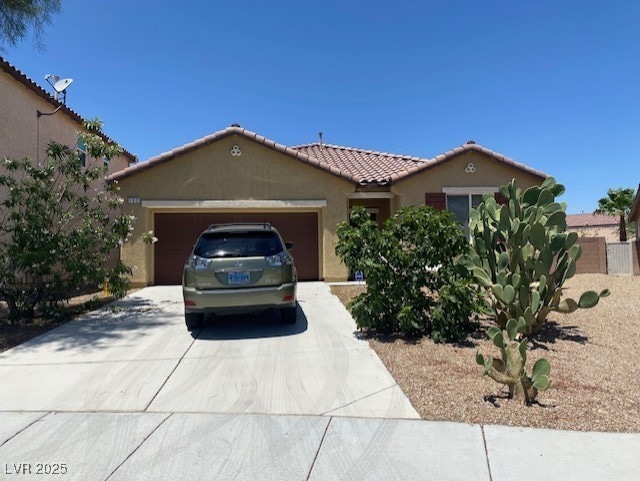 Mediterranean / spanish-style house featuring stuc