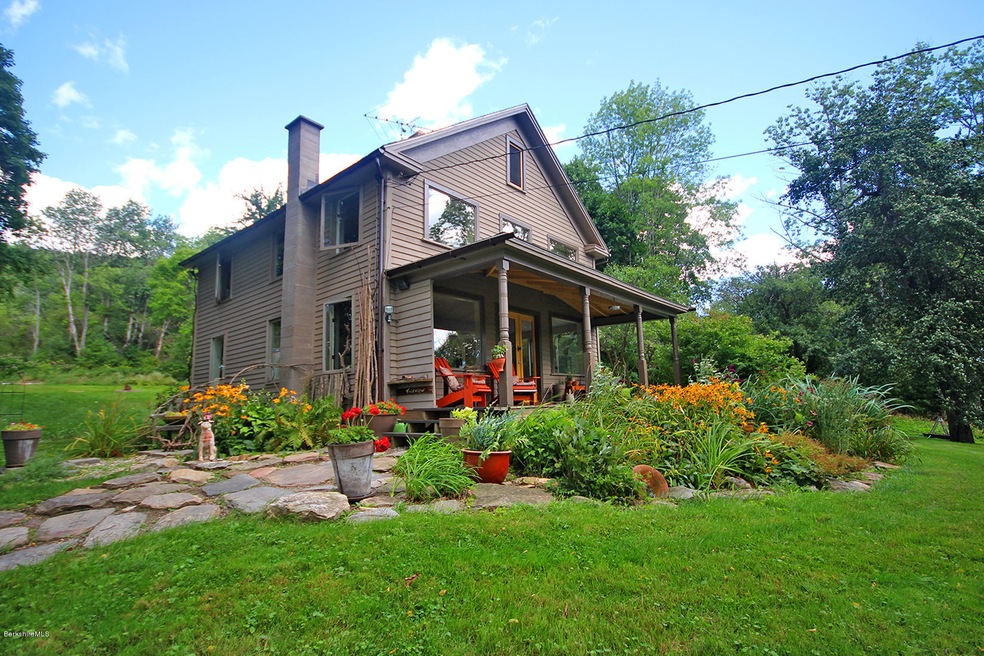 CONTEMPORARY NE FARMHOUSE