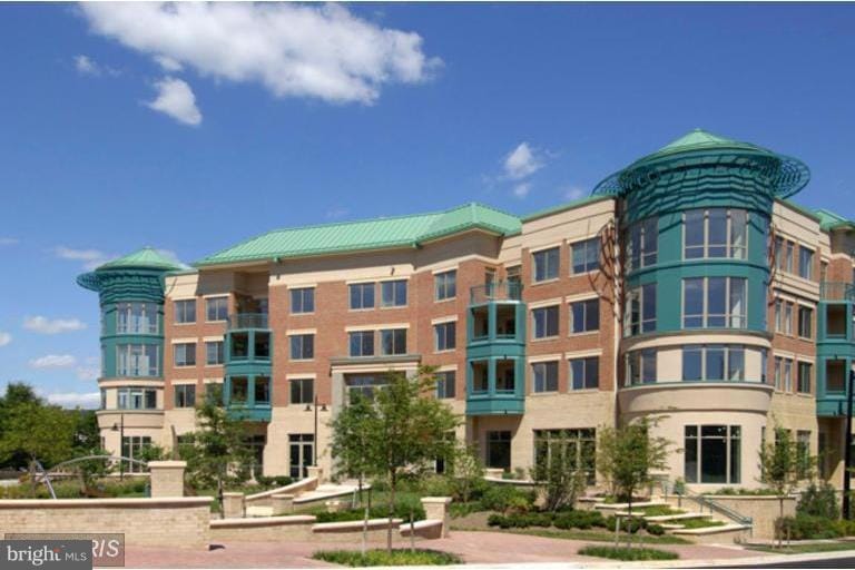 The Palladium at McLean unit G05-5, McLean, VA 22101 - photo 1