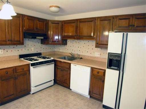 70 Edgelawn Ave unit 2, North Andover, MA 01845 - photo 1