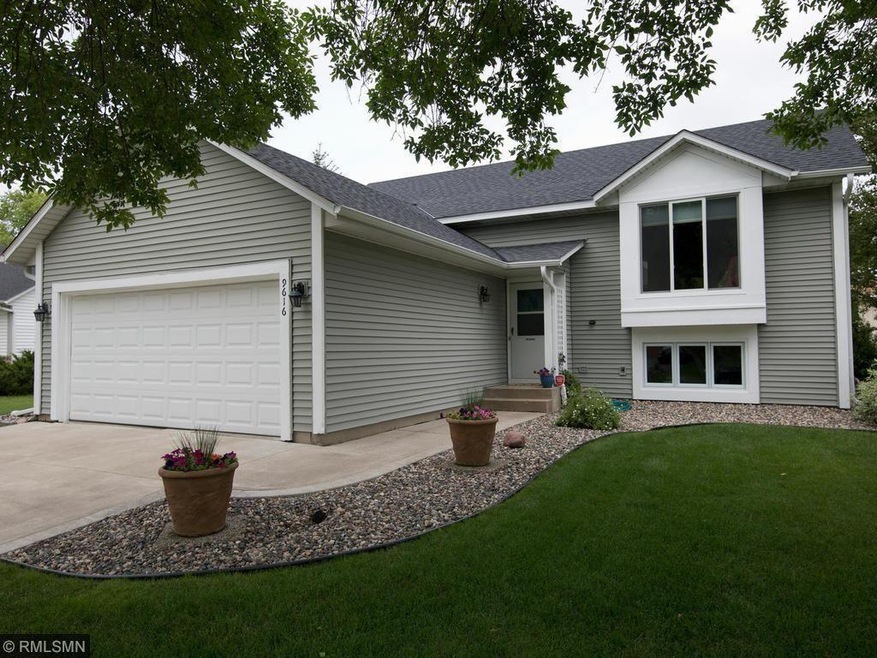 Charming and well cared for home in Prime Maple Gr