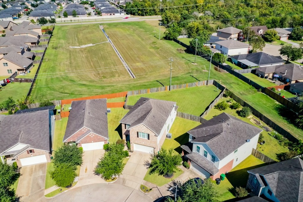 9335 Harts Garden Ln, Houston, TX 77075 - photo 1