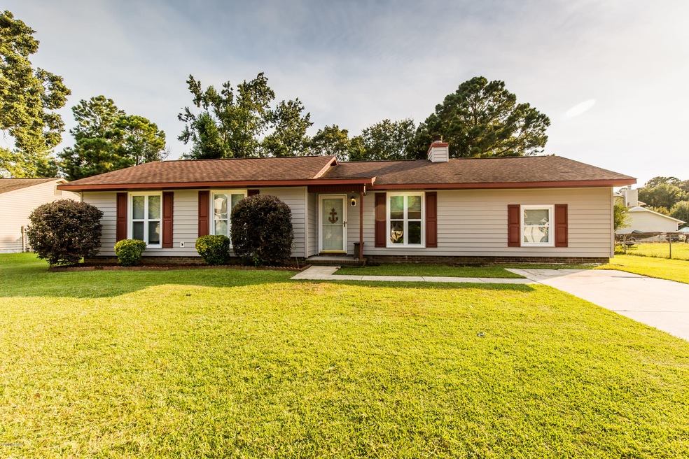 1002 Massey Rd, Jacksonville, NC 28546 - photo 1