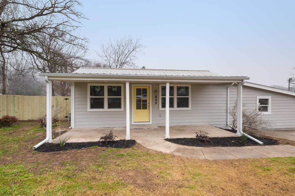 View of front facade with a front yard