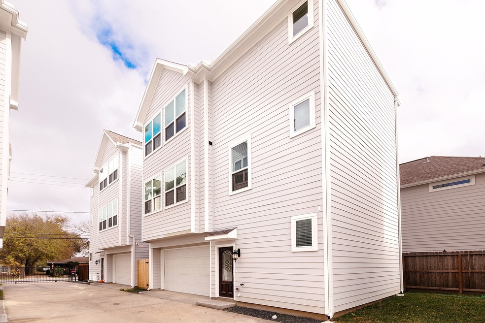 625 Link Rd, Houston, TX 77009 - photo 1