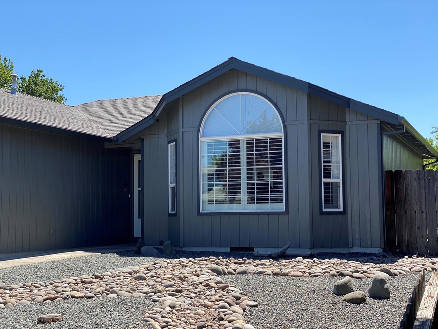 1040 Hopkins Rd, Central Point, OR 97502 - photo 1