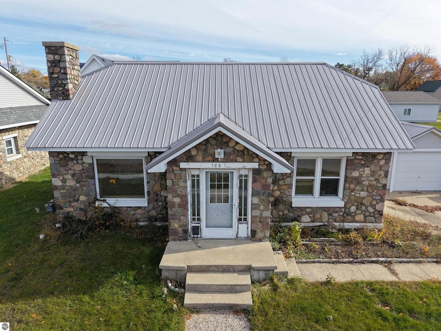 106 S Valley St, West Branch, MI 48661 - photo 1