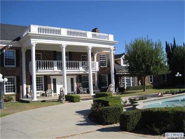 Colonial Mansion w/Reflection Pool/Fountain
