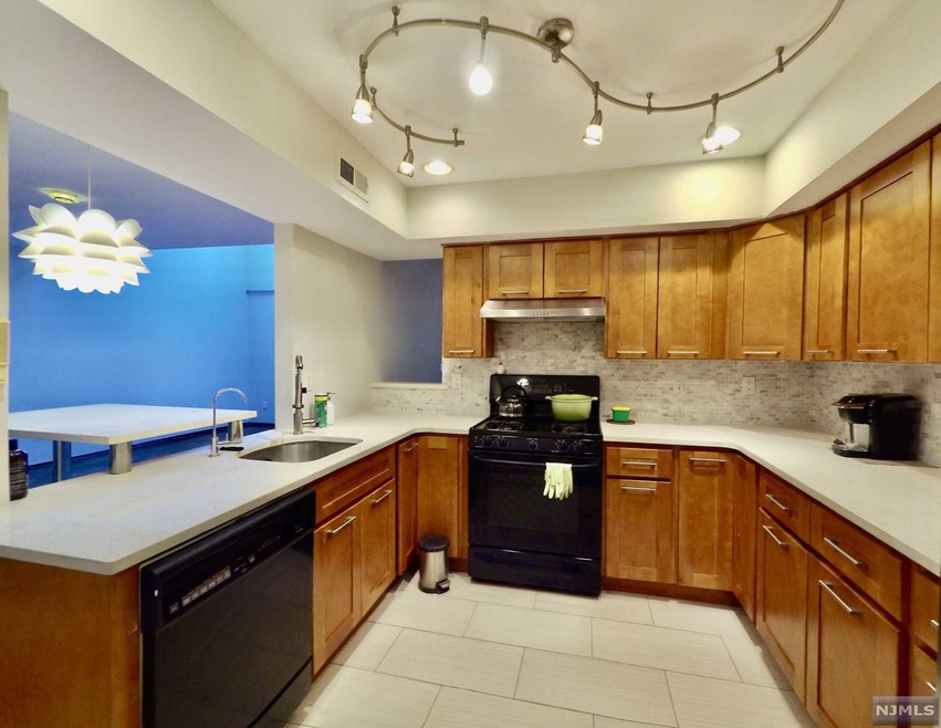 717 Mainsail Ln unit 6C, Secaucus, NJ 07094 - photo 1