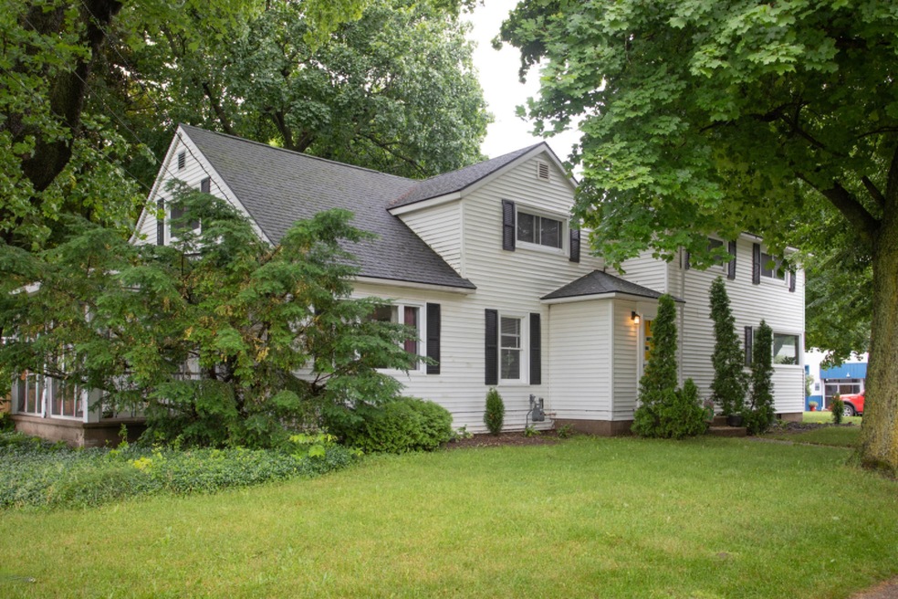 717 N Main St-101