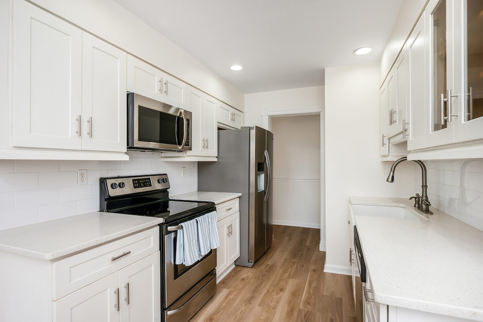 Candlelight Terrace unit 71, Stamford, CT 06905 - photo 1