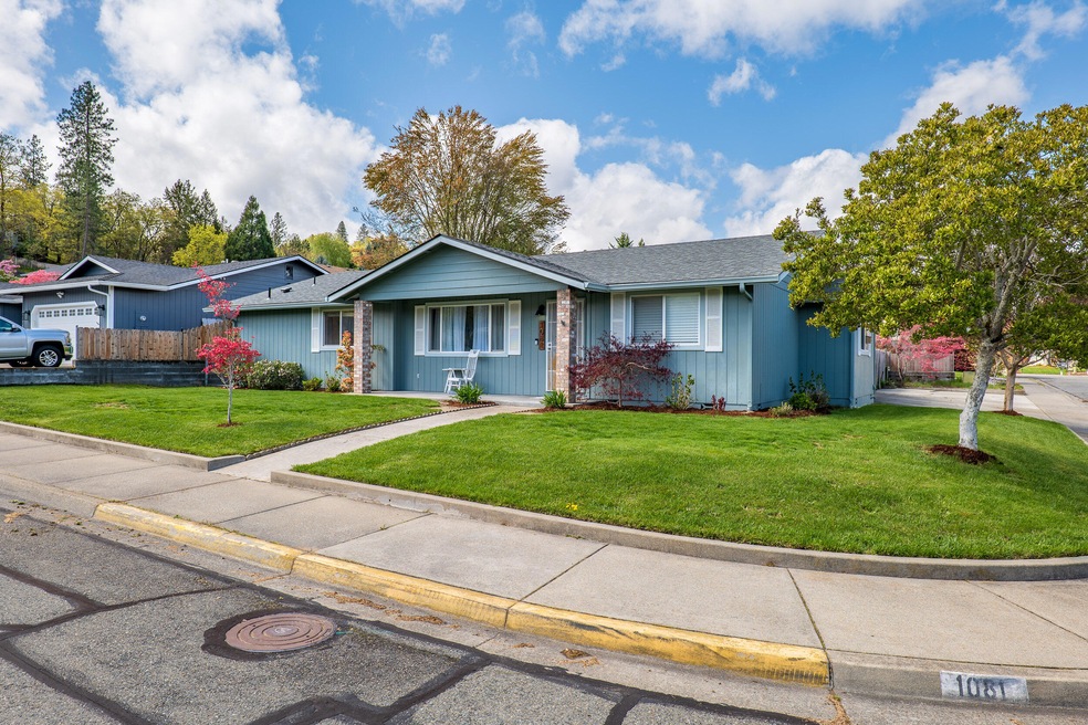 1081 SE Jeramy Way-001
