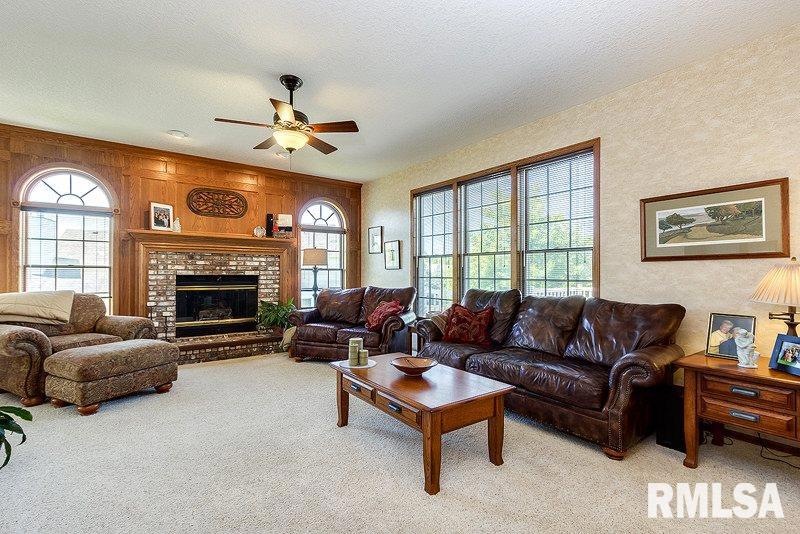 4408 Fairhaven Rd, Davenport, IA 52807 - photo 1