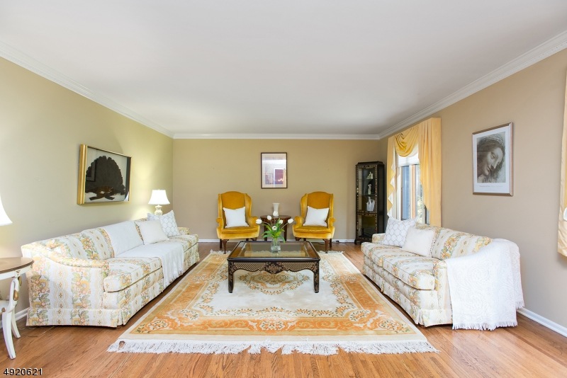 15 Canterbury Ct, Warren, NJ 07059 - photo 1