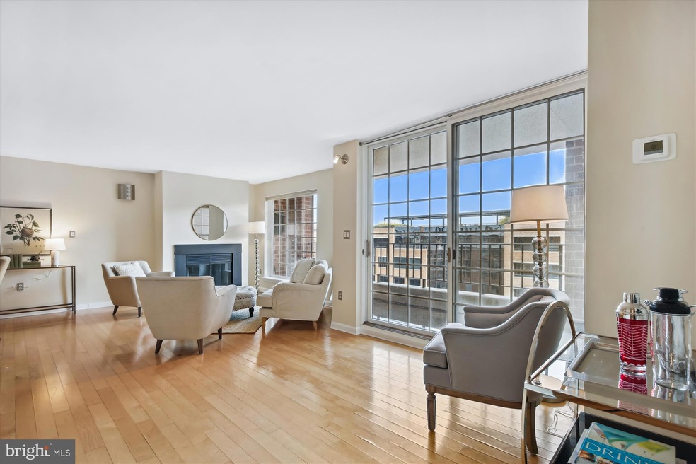 Metropolitan Condos unit 814, Washington, DC 20037 - photo 1