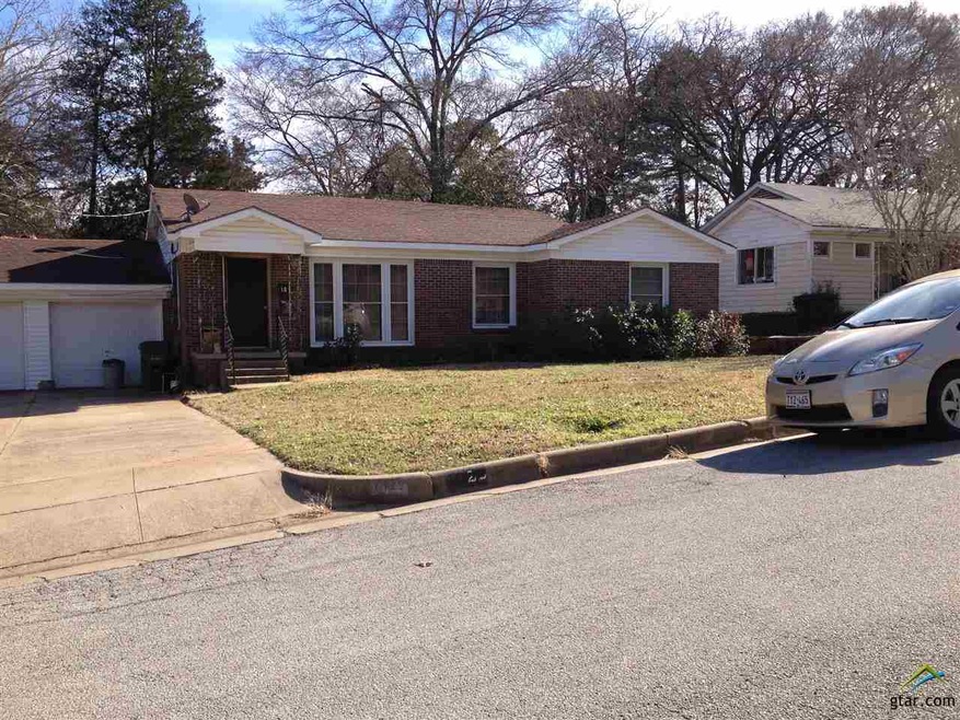 1022 S Azalea Dr, Tyler, TX 75701 - photo 1