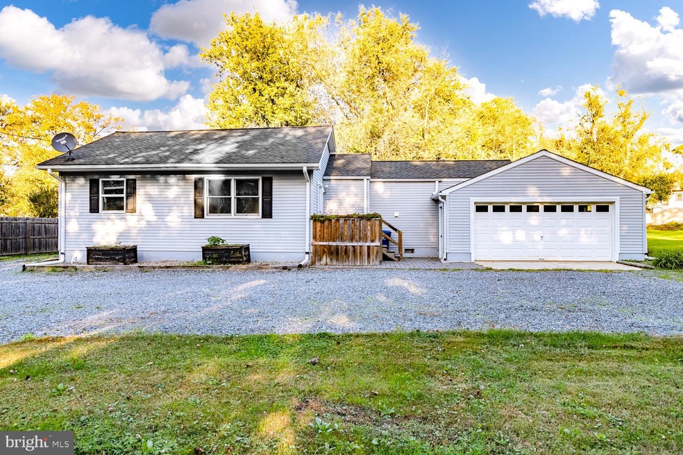 907 Bordentown Rd, Columbus, NJ 08022 - photo 1