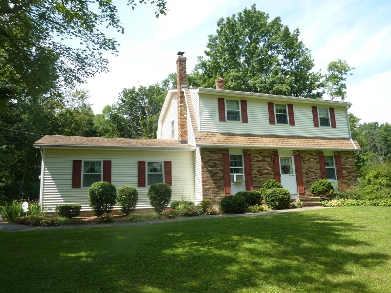 439 Buckhorn Dr, Belvidere, NJ 07823 - photo 1